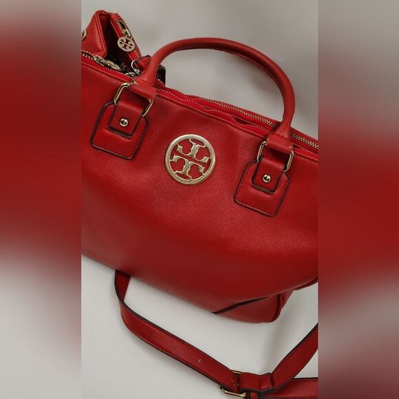 Red Handbag Purse W/ Gold Medallion - Picture 2 of 16